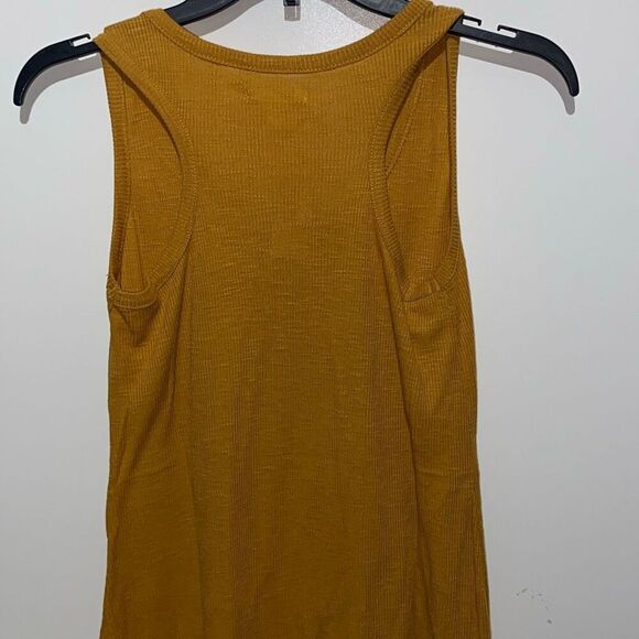 Maurices Tank Top Women's XS Mustard Sleeveless Ribbed Studded Scoop Neck NWT - Picture 4 of 7